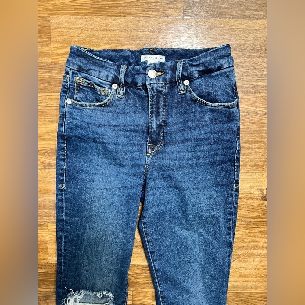 Good American dark wash distressed stretch skinny jeans. Organic cotton size 2 - Picture 3 of 8